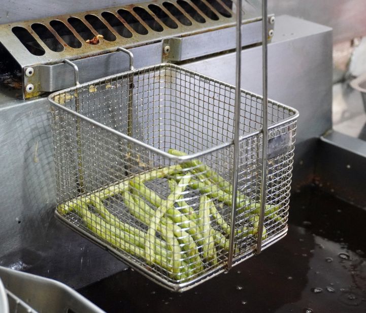 基隆信義｜鮮樂炸雞基隆總店｜鄰近基隆女中，超人氣炸雞專賣店，小卷天婦羅推薦必點