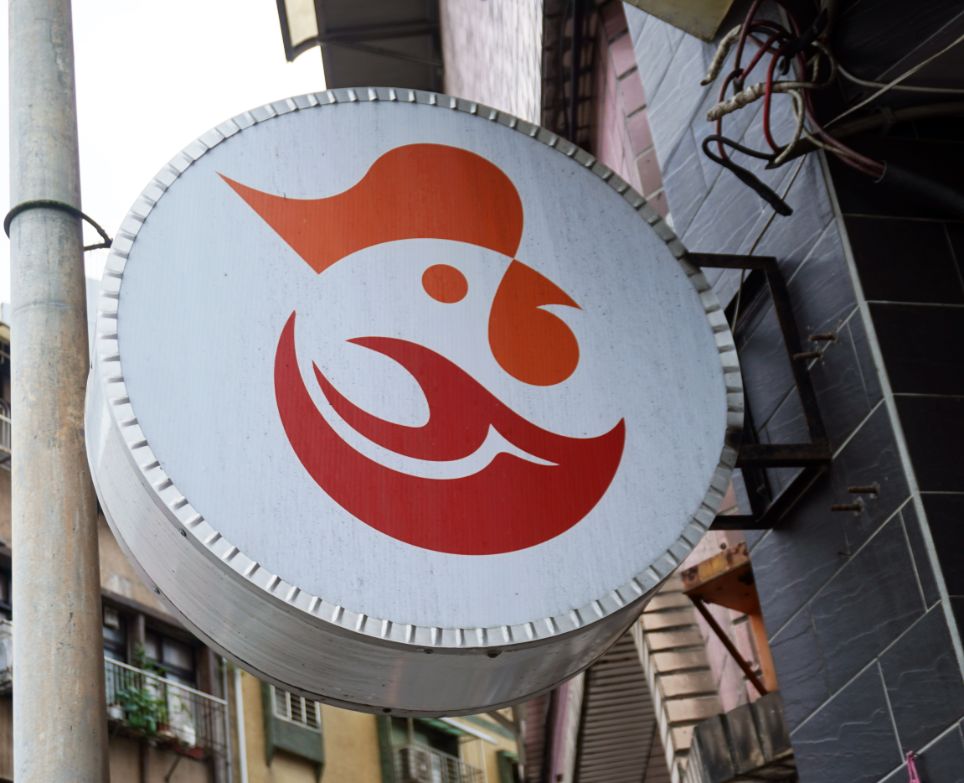基隆信義｜鮮樂炸雞基隆總店｜鄰近基隆女中，超人氣炸雞專賣店，小卷天婦羅推薦必點