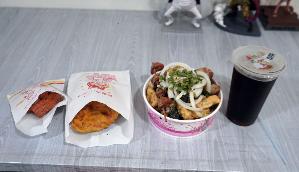 基隆中正｜良辰雞食（柳家鹽酥雞）｜新豐街必吃鹽酥雞，雞肉帶有蒜頭香，憑公益捐款憑證，雞排只需65元