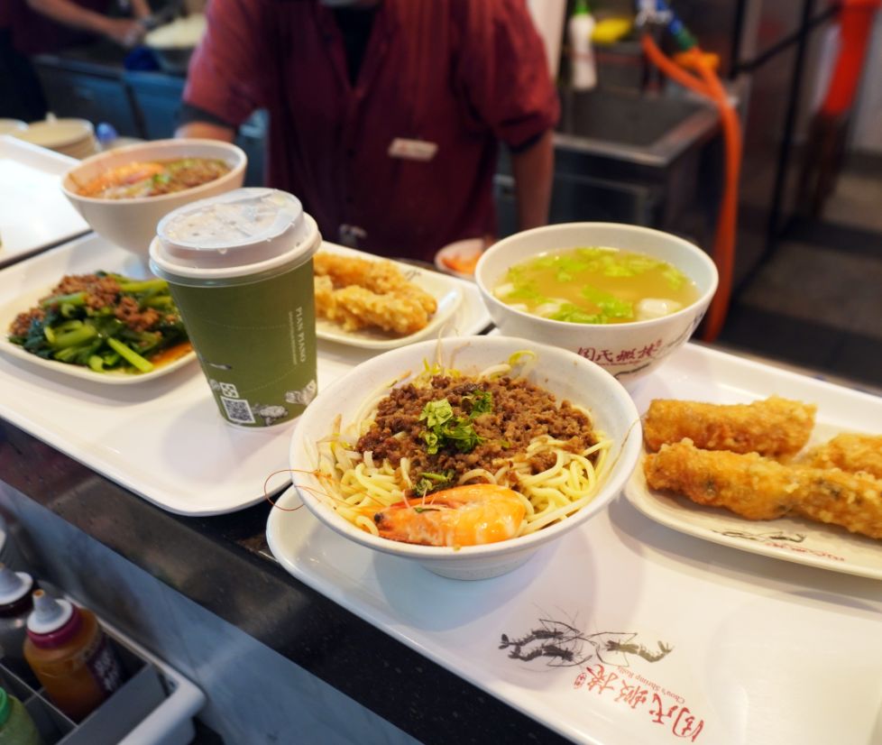 高雄左營|周氏蝦捲(左營環球店)|超人氣連鎖小吃店,炸蝦捲推薦必點 - 第2張圖 高雄左營|周氏蝦捲(左營環球店)|超人氣連鎖小吃店,炸蝦捲推薦必點
