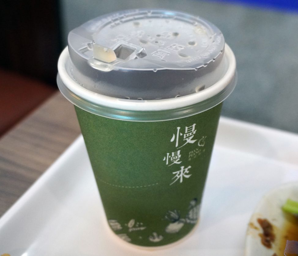 高雄左營｜周氏蝦捲(左營環球店)｜超人氣連鎖小吃店，炸蝦捲推薦必點