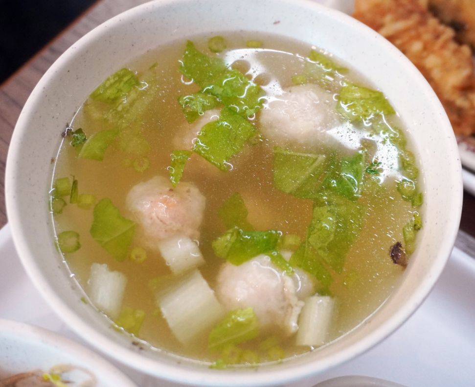 高雄左營｜周氏蝦捲(左營環球店)｜超人氣連鎖小吃店，炸蝦捲推薦必點