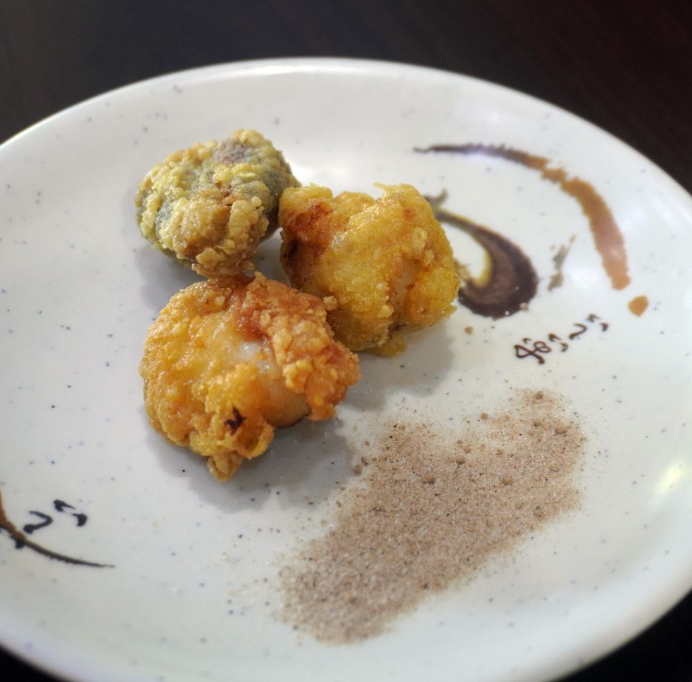 基隆中正｜鱻食堂｜鄰近碧砂漁港的平價海鮮美食，酥炸鮟鱇魚以及小卷米粉大推