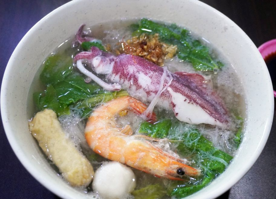 基隆中正｜鱻食堂｜鄰近碧砂漁港的平價海鮮美食，酥炸鮟鱇魚以及小卷米粉大推