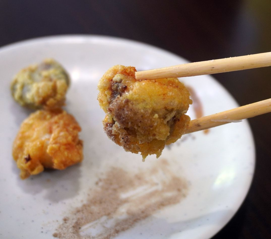 基隆中正｜鱻食堂｜鄰近碧砂漁港的平價海鮮美食，酥炸鮟鱇魚以及小卷米粉大推