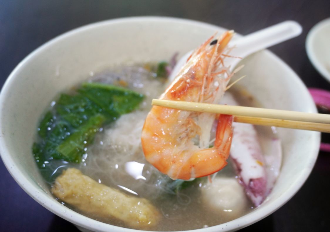 基隆中正｜鱻食堂｜鄰近碧砂漁港的平價海鮮美食，酥炸鮟鱇魚以及小卷米粉大推