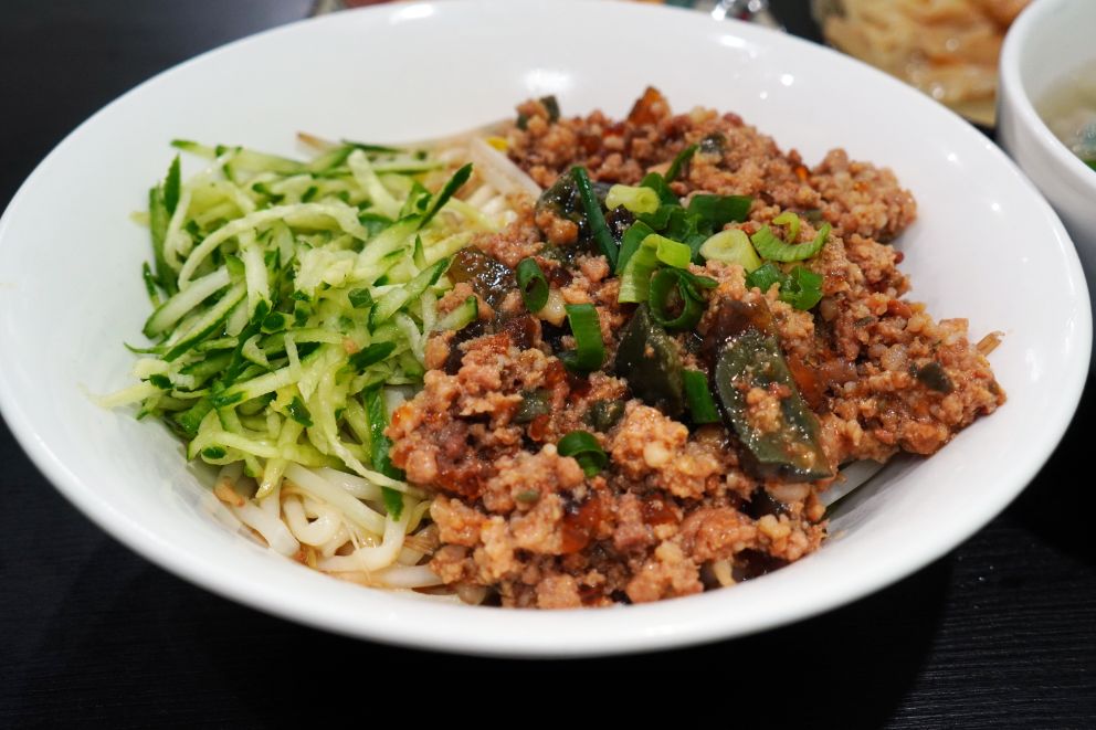 基隆暖暖|旭家私廚|食尚玩家推薦,連續兩年獲得滷肉飯節嚴選店家,怪味皮蛋肉醬麵大推 - 第2張圖 基隆暖暖|旭家私廚|食尚玩家推薦,連續兩年獲得滷肉飯節嚴選店家,怪味皮蛋肉醬麵大推