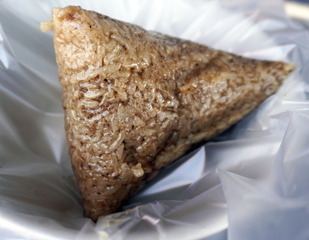 新北蘆洲｜林記肉粽｜google評價4.8分的隱藏版美食，外觀猶如檳榔攤的美味粽子店