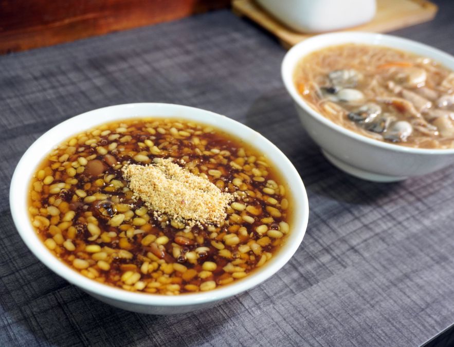 台東市美食｜客來吃樂｜傳承三代的麵線糊老店，500碗入選名單，最推鮮蚵麵線