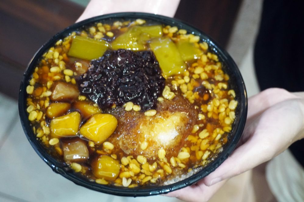 台東市美食｜客來吃樂｜傳承三代的麵線糊老店，500碗入選名單，最推鮮蚵麵線