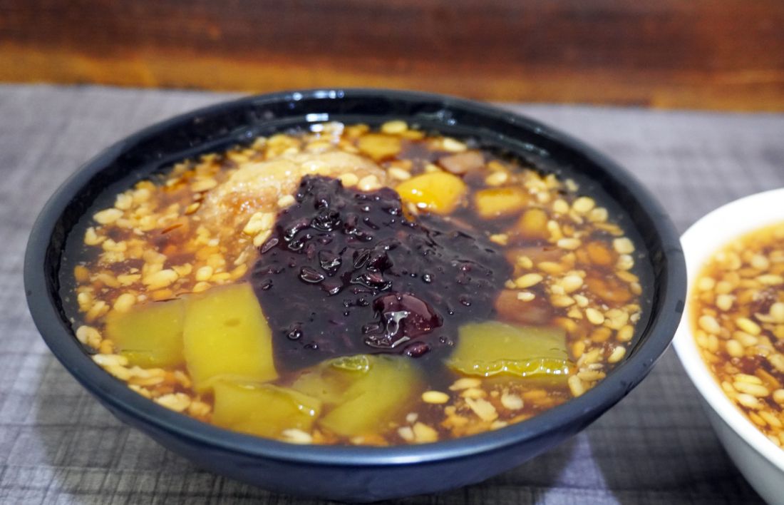 台東市美食｜客來吃樂｜傳承三代的麵線糊老店，500碗入選名單，最推鮮蚵麵線