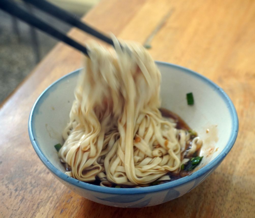 宜蘭頭城｜阿茂麵攤｜超過一甲子的美味麵攤，隱藏於巷弄的在地好滋味