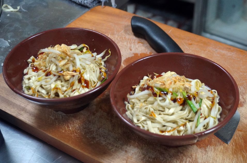 基隆中山|老夫妻麵店|一對年輕夫妻開設的高CP值麵店,乾麵料實在,價格親民,香菜水餃是賣點 - 第2張圖 基隆中山|老夫妻麵店|一對年輕夫妻開設的高CP值麵店,乾麵料實在,價格親民,香菜水餃是賣點