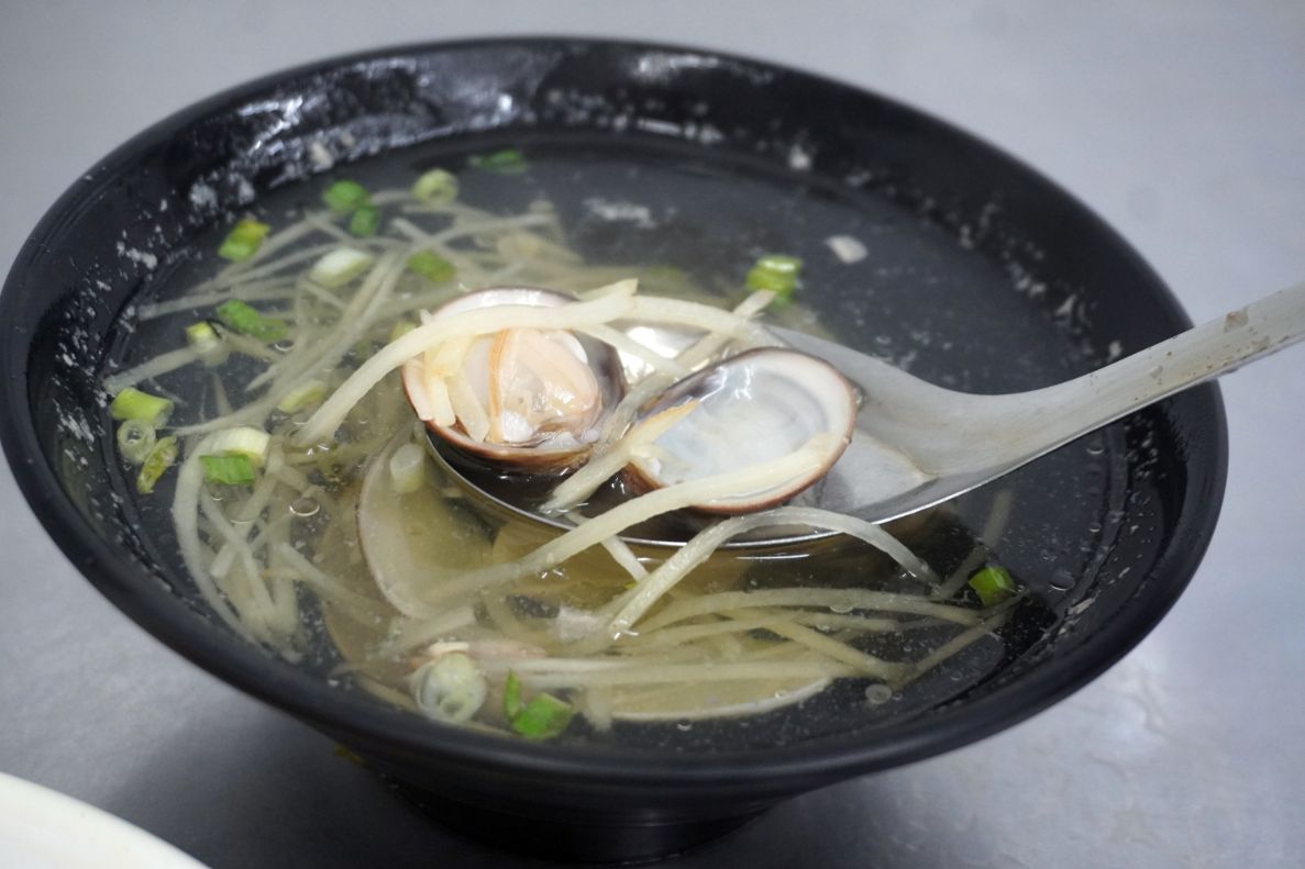 基隆中正|金牌咖喱炒麵(新豐店)|在基隆新北火紅的台式料理,Q彈麵條裹上濃郁醬汁,美味到讓人讚賞 - 第14張圖 基隆中正|金牌咖喱炒麵(新豐店)|在基隆新北火紅的台式料理,Q彈麵條裹上濃郁醬汁,美味到讓人讚賞