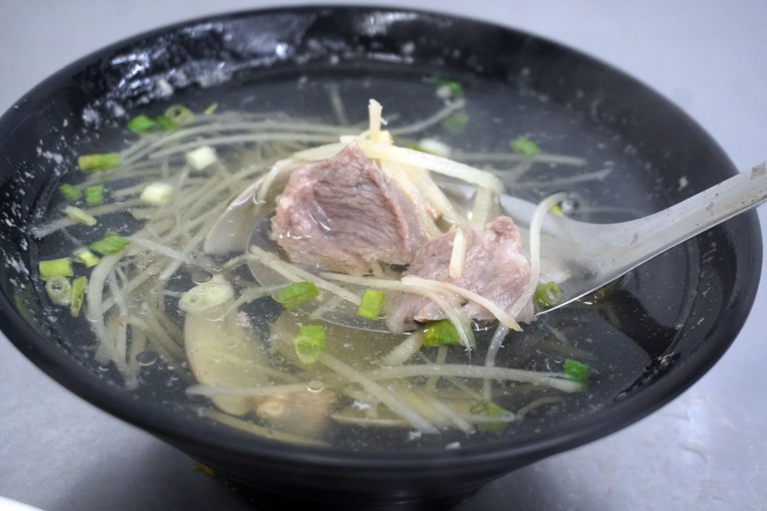 基隆中正|金牌咖喱炒麵(新豐店)|在基隆新北火紅的台式料理,Q彈麵條裹上濃郁醬汁,美味到讓人讚賞 - 第16張圖 基隆中正|金牌咖喱炒麵(新豐店)|在基隆新北火紅的台式料理,Q彈麵條裹上濃郁醬汁,美味到讓人讚賞