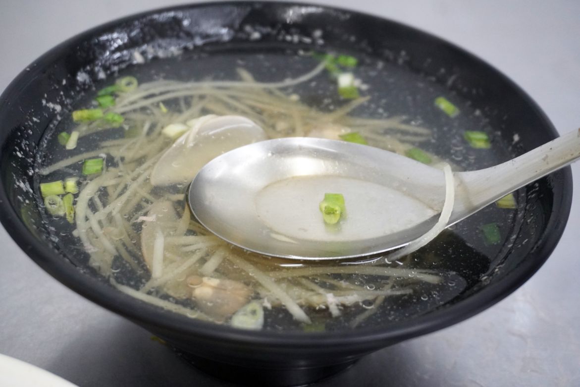 基隆中正|金牌咖喱炒麵(新豐店)|在基隆新北火紅的台式料理,Q彈麵條裹上濃郁醬汁,美味到讓人讚賞 - 第13張圖 基隆中正|金牌咖喱炒麵(新豐店)|在基隆新北火紅的台式料理,Q彈麵條裹上濃郁醬汁,美味到讓人讚賞
