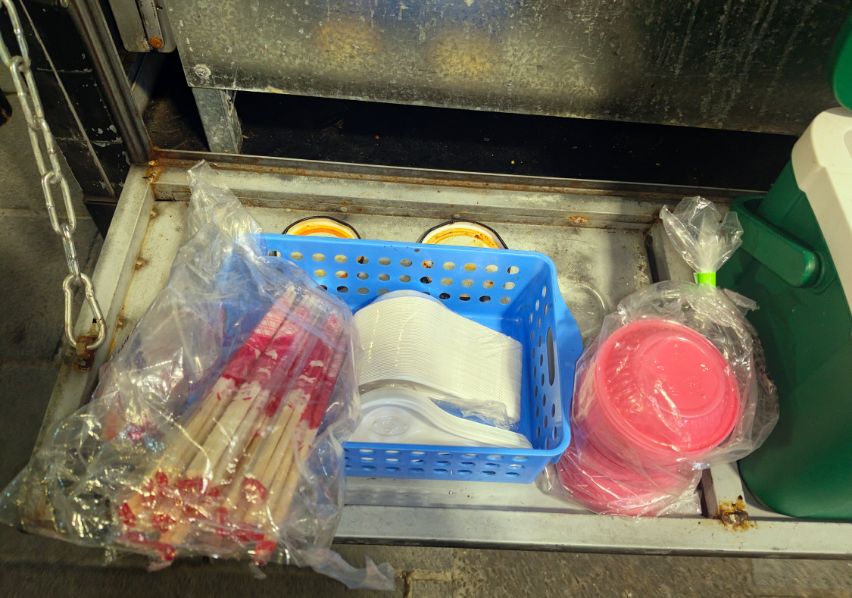 基隆仁愛｜雜碎鴻｜崁仔頂漁市旁的攤車美食，高人氣銅板深夜美食