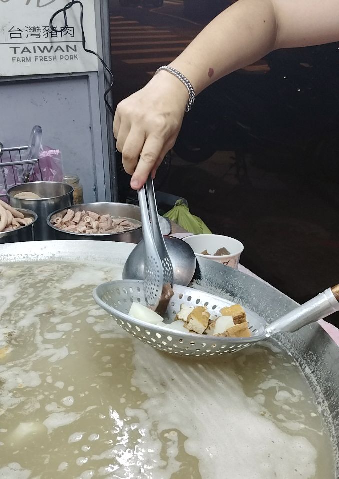 基隆仁愛｜雜碎鴻｜崁仔頂漁市旁的攤車美食，高人氣銅板深夜美食
