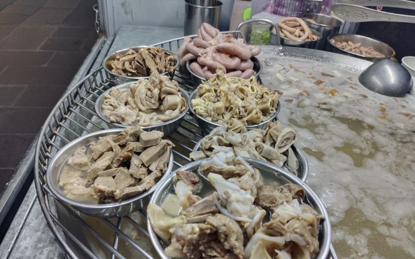 基隆仁愛｜雜碎鴻｜崁仔頂漁市旁的攤車美食，高人氣銅板深夜美食