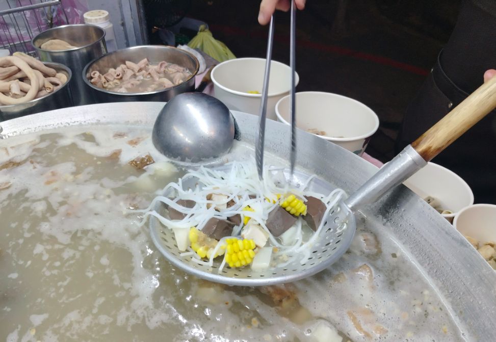 基隆仁愛｜雜碎鴻｜崁仔頂漁市旁的攤車美食，高人氣銅板深夜美食