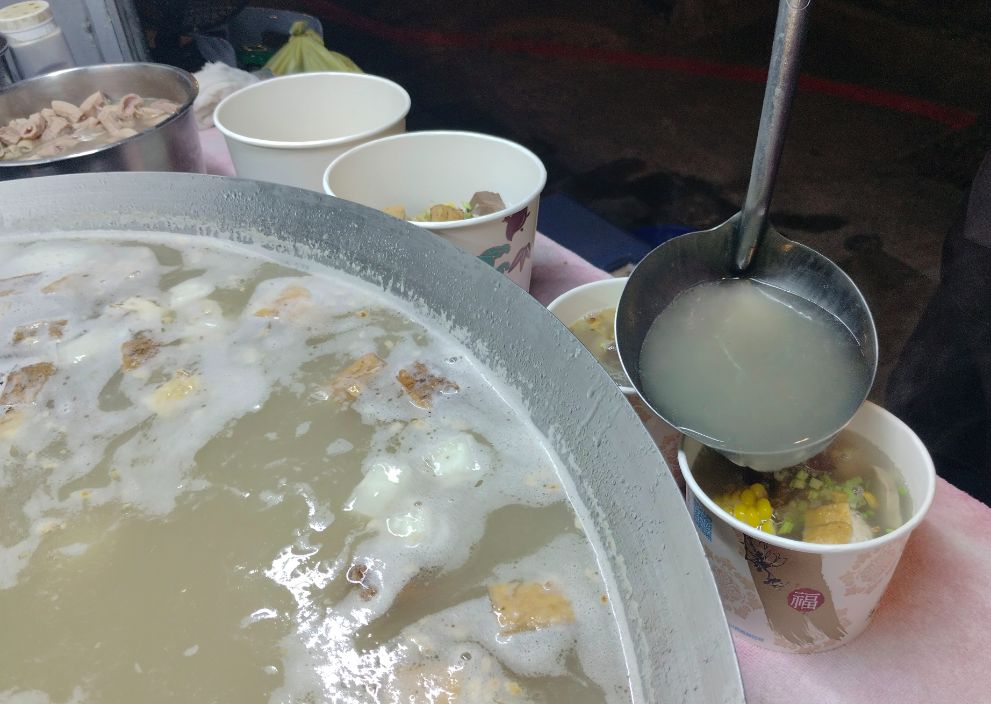 基隆仁愛｜雜碎鴻｜崁仔頂漁市旁的攤車美食，高人氣銅板深夜美食