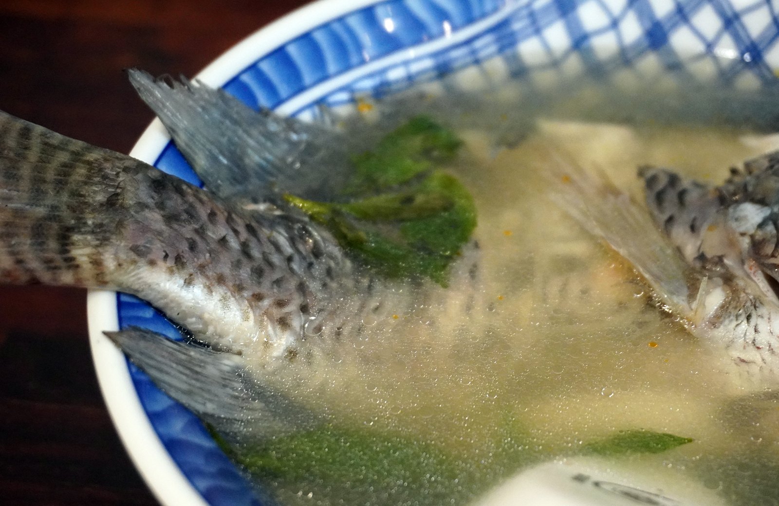 台北中正｜以馬內利鮮魚湯｜捷運善導寺人氣美食，500碗推薦名店，一碗魚湯滿足饕客的胃