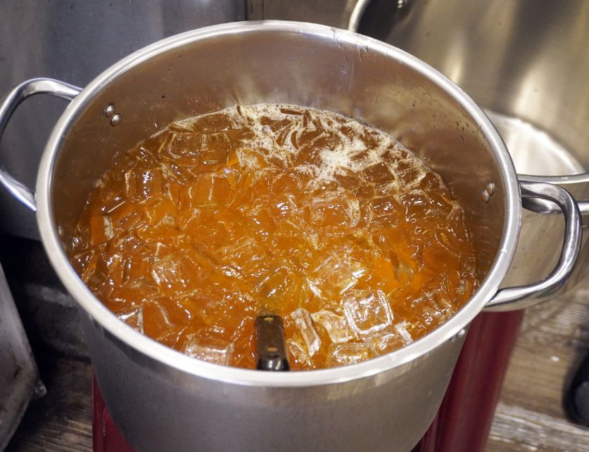 新北淡水美食｜朻夯水果茶｜逛淡水老街必喝飲品，每日慢火熬煮，不含茶葉的原味水果茶