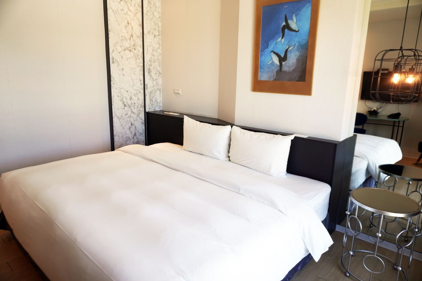 宜蘭頭城住宿｜Hotel Lounge 朗居文旅｜老戲院改建海洋風文創旅店，離頭城火車站5分鐘，提供免費夜間宵夜，親子遊戲空間