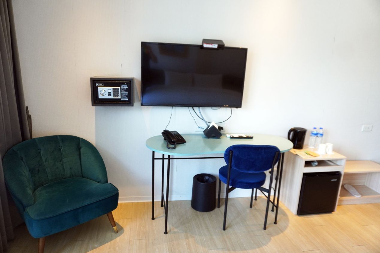 宜蘭頭城住宿｜Hotel Lounge 朗居文旅｜老戲院改建海洋風文創旅店，離頭城火車站5分鐘，提供免費夜間宵夜，親子遊戲空間