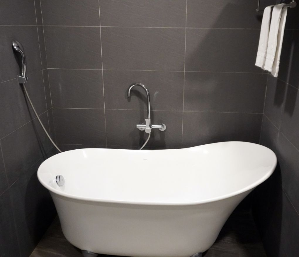 宜蘭頭城住宿｜Hotel Lounge 朗居文旅｜老戲院改建海洋風文創旅店，離頭城火車站5分鐘，提供免費夜間宵夜，親子遊戲空間