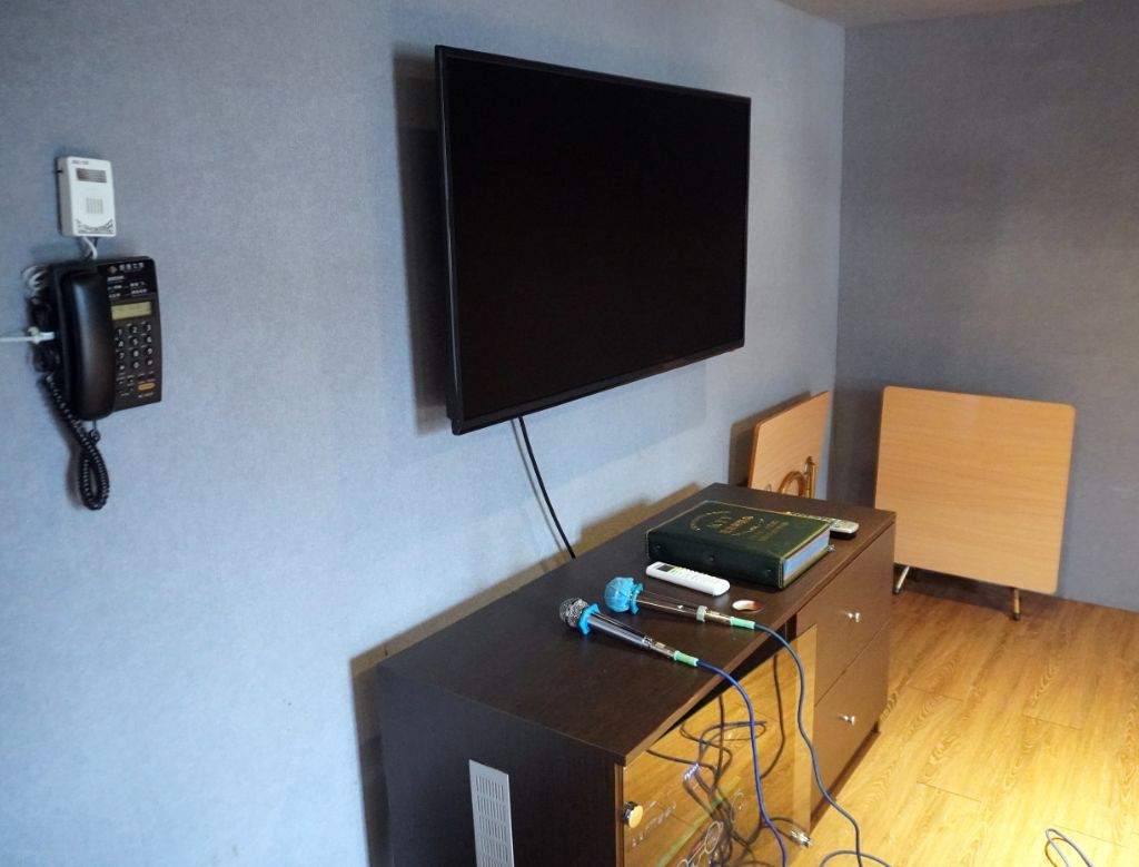 宜蘭頭城住宿｜Hotel Lounge 朗居文旅｜老戲院改建海洋風文創旅店，離頭城火車站5分鐘，提供免費夜間宵夜，親子遊戲空間