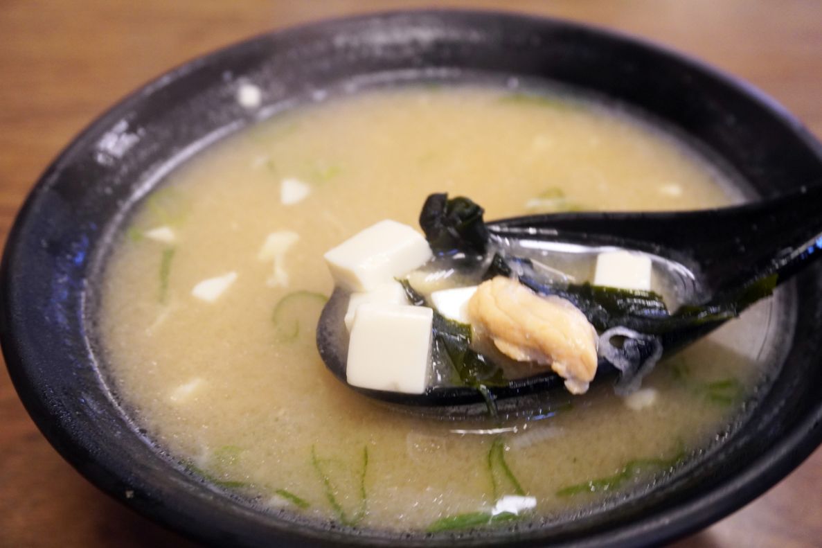 基隆仁愛｜新派壽司料理｜鄰近廟口夜市的高CP值壽司店，什錦角切生魚丼推薦必點
