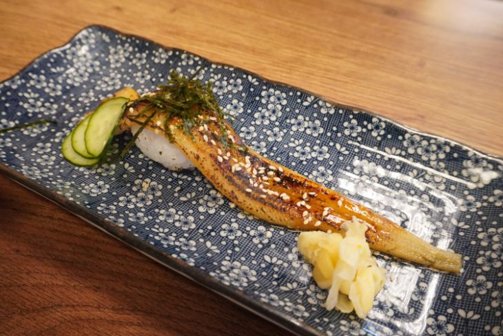 基隆仁愛｜新派壽司料理｜鄰近廟口夜市的高CP值壽司店，什錦角切生魚丼推薦必點