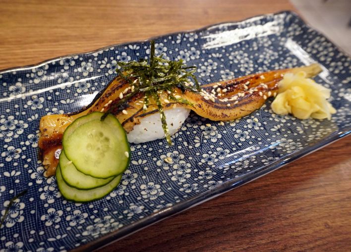 基隆仁愛｜新派壽司料理｜鄰近廟口夜市的高CP值壽司店，什錦角切生魚丼推薦必點