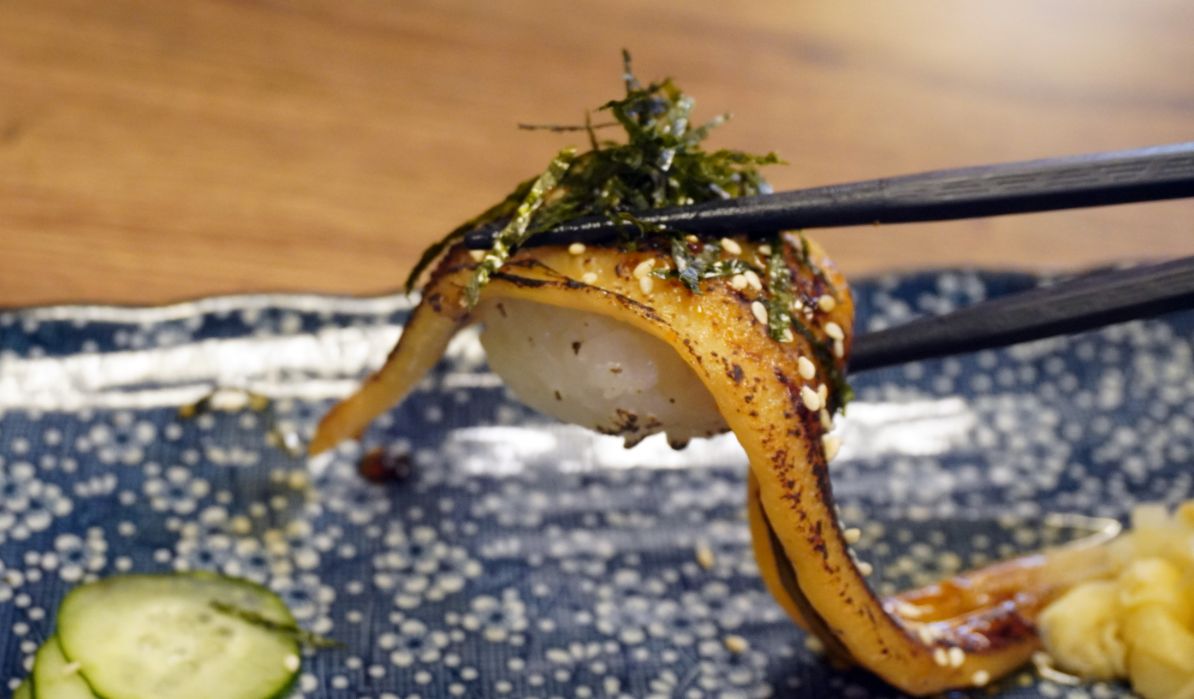 基隆仁愛｜新派壽司料理｜鄰近廟口夜市的高CP值壽司店，什錦角切生魚丼推薦必點