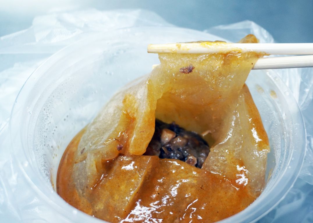 基隆中山｜麻辣肉圓｜隱身於西定市場內的麻辣好滋味，皮Q彈，加入牛油的內餡香氣誘人