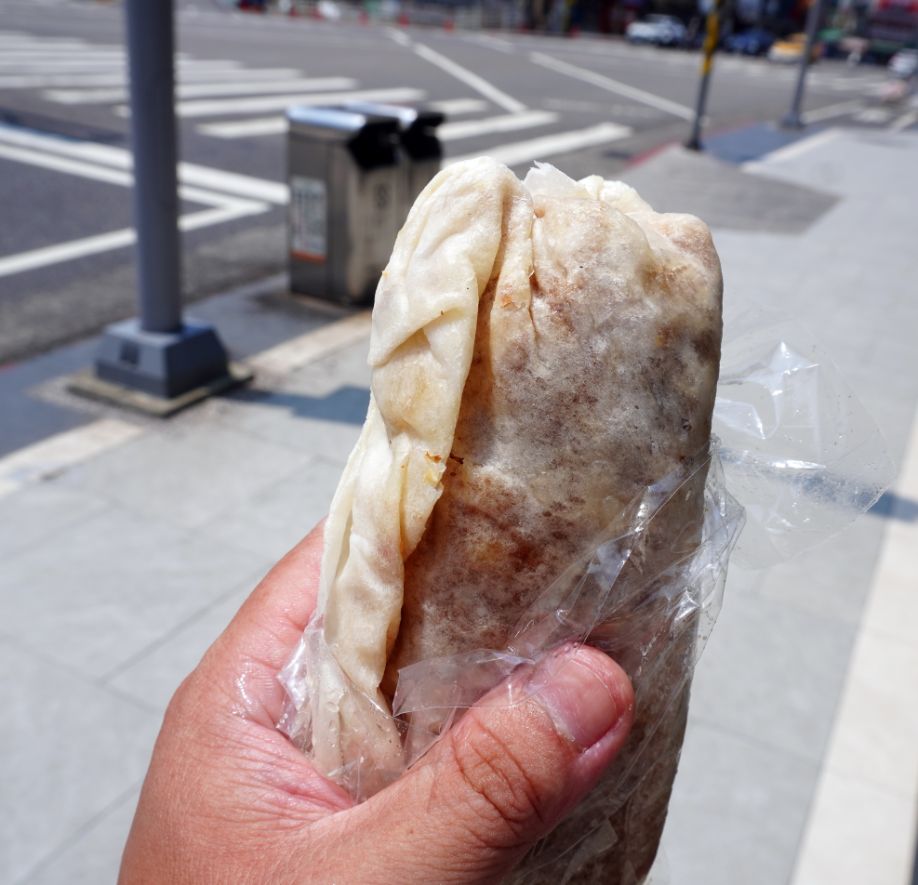 新北淡水｜日落港金品潤餅捲｜老街必吃潤餅美食，一捲65元的人氣美食