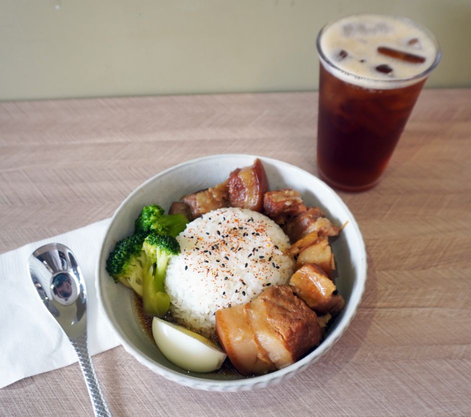 基隆中正｜蕾貝時光Tea&Coffee｜正濱漁港美食新亮點，除了咖啡及飲料，主食也很有特色
