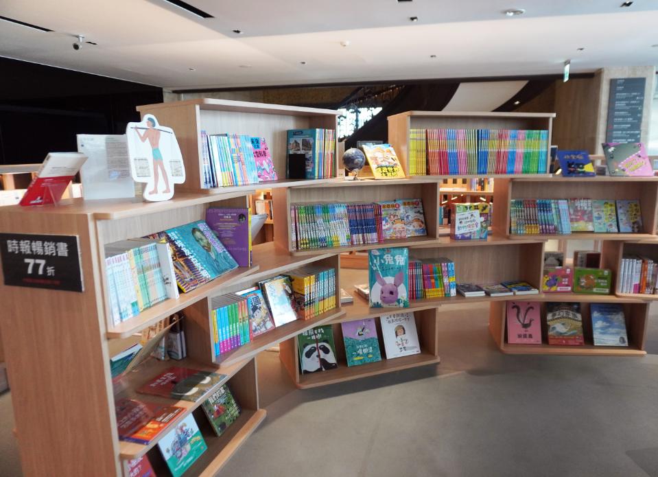 基隆中正|時報出版基隆本舖|鄰近市立總圖書館的複合式閱讀空間,提供閱讀、文創選物、咖啡飲品以及點心 - 第17張圖 基隆中正|時報出版基隆本舖|鄰近市立總圖書館的複合式閱讀空間,提供閱讀、文創選物、咖啡飲品以及點心