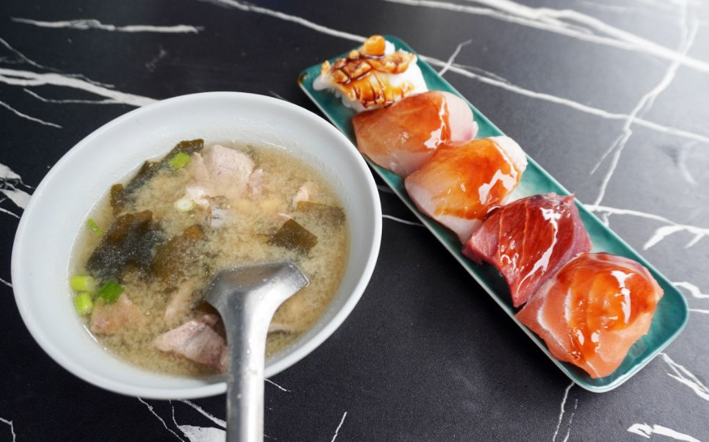 基隆仁愛｜玥生魚片壽司店｜平價壽司美食推薦，老闆用料超豪邁，生魚片肥美厚實