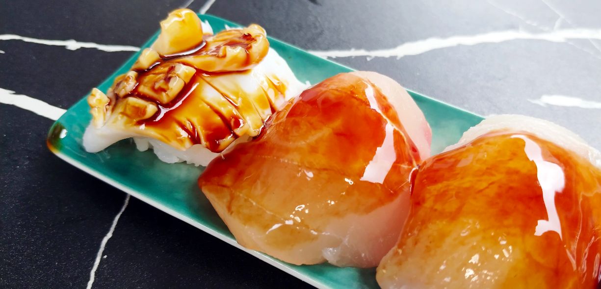 基隆仁愛｜玥生魚片壽司店｜平價壽司美食推薦，老闆用料超豪邁，生魚片肥美厚實