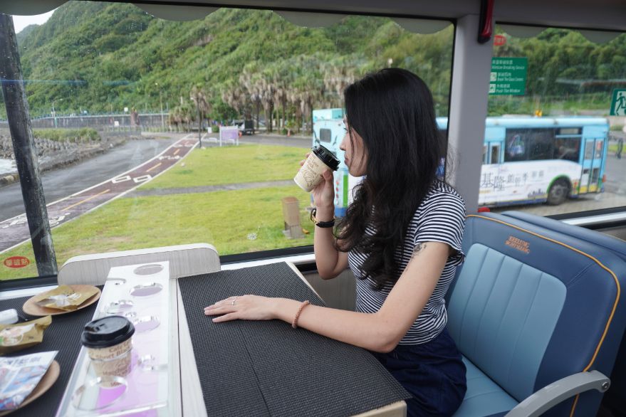 基隆一日遊|搭雙層觀光巴士遊東岸,不用怕找不到停車場!暑期優惠價250元,輕鬆享用茶點跟咖啡 - 第2張圖 基隆一日遊|搭雙層觀光巴士遊東岸,不用怕找不到停車場!暑期優惠價250元,輕鬆享用茶點跟咖啡