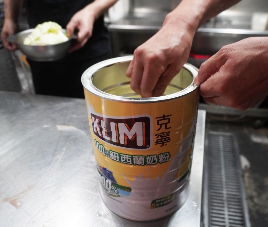 台北中正｜周公公重慶鍋霸｜一個人也可以享用酸菜魚、重慶毛血旺，低消180元，珍珠奶茶免費喝到爽