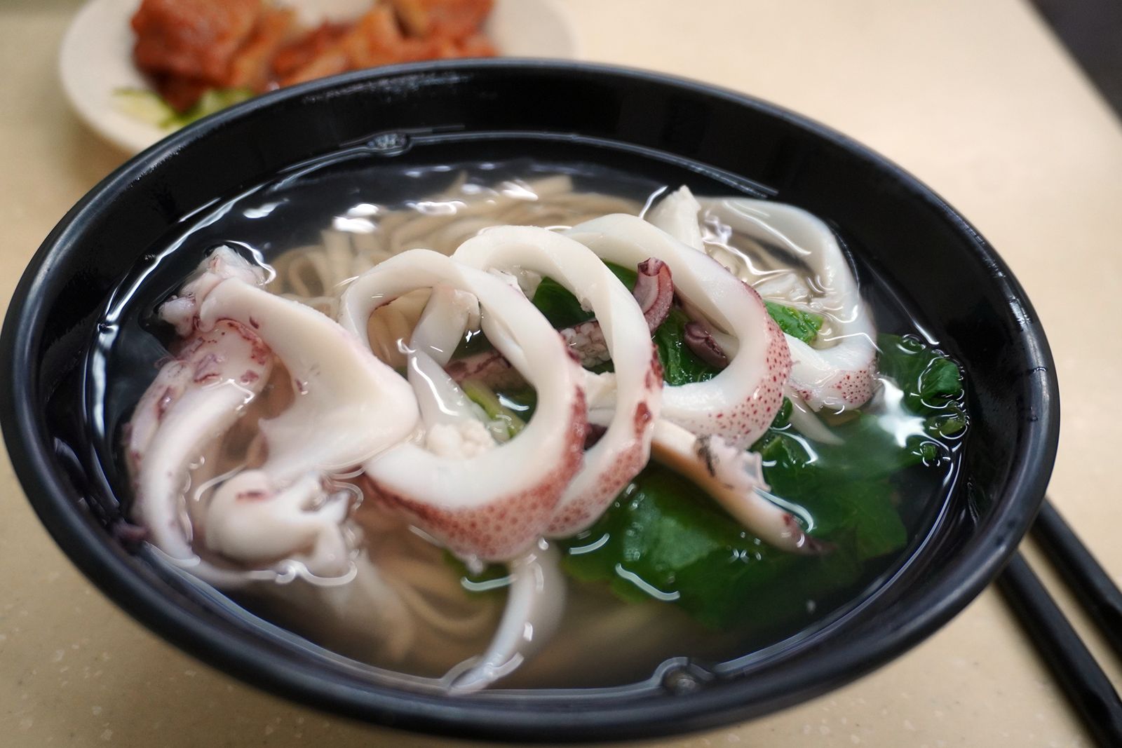 基隆中正｜崔家小卷米粉｜義二路平價美食推薦，開在小A蟹麵原店面，最推綜合海鮮麵